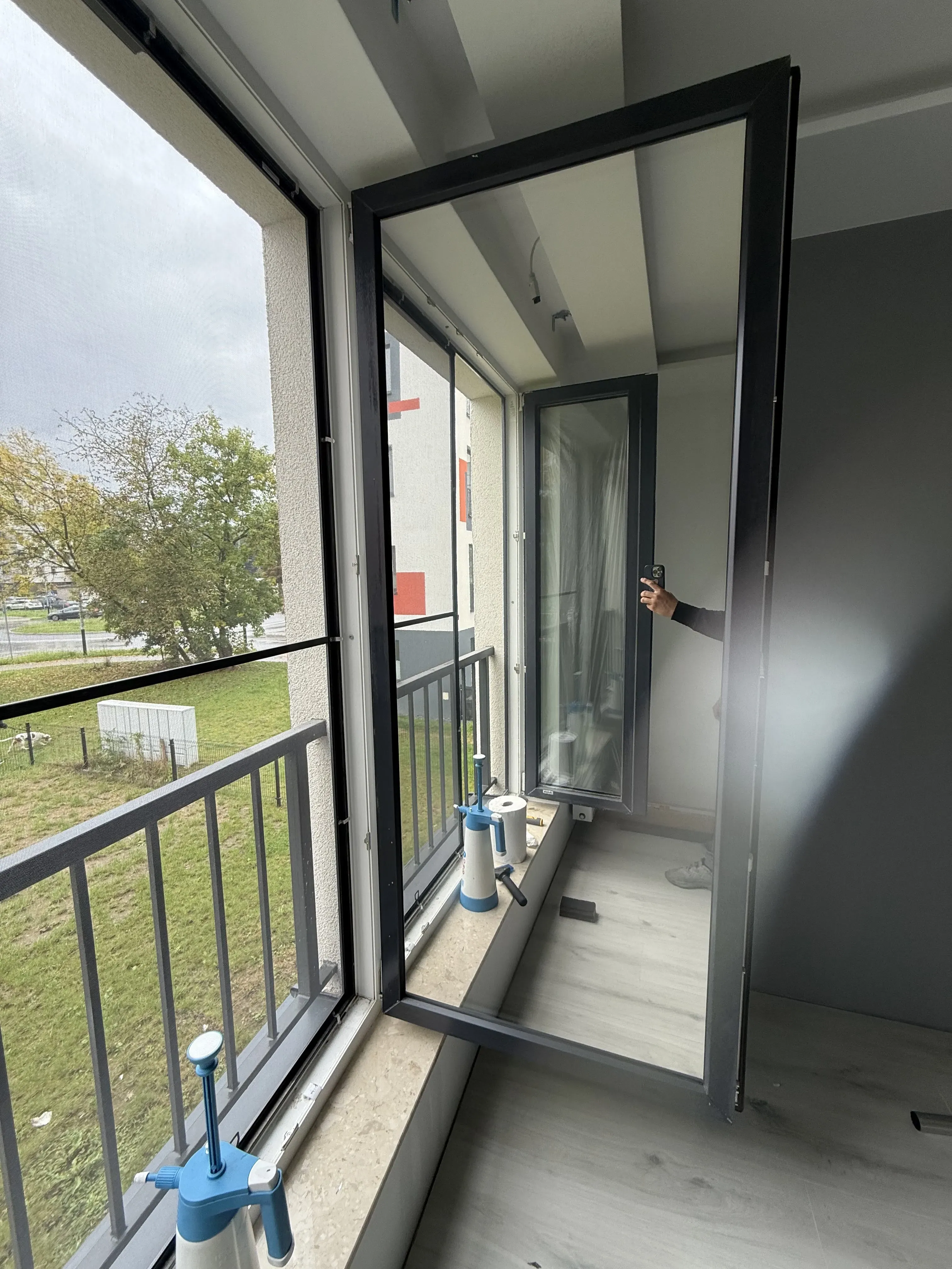 folia przeciwsłoneczna z efektem lustra